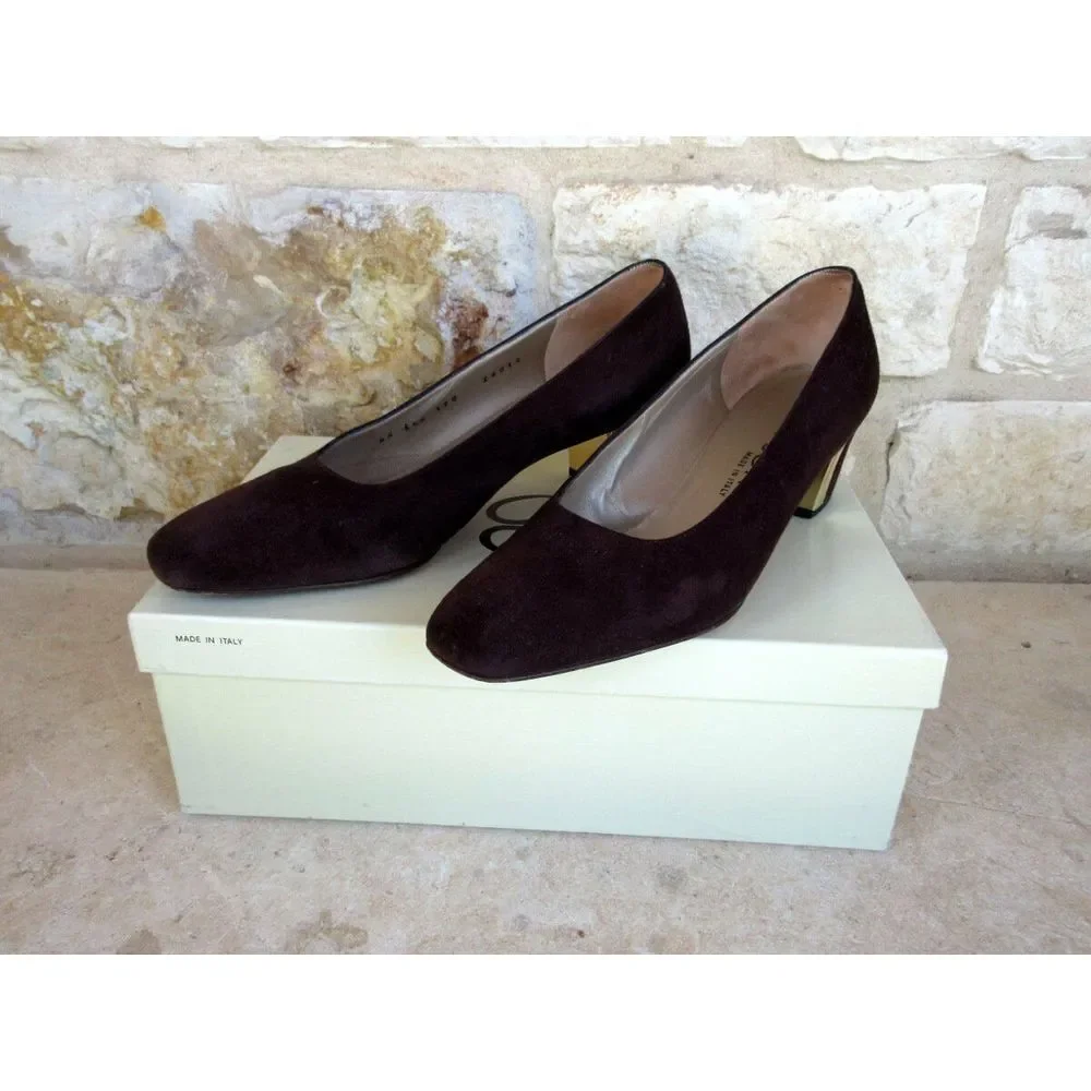 St. John Siena London Sable Brown Suede Pumps Size 6 1/2‎ AA